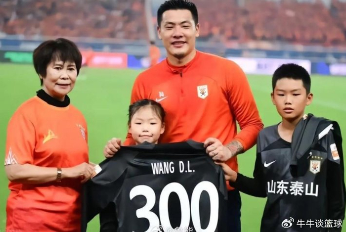 王大雷全新形象亮相中超！首轮就表现不俗零封对手，征服山东球迷|鲁能|山东队|辽宁|辽宁铁人|本菲卡足球俱乐部_新浪体育_新浪新闻